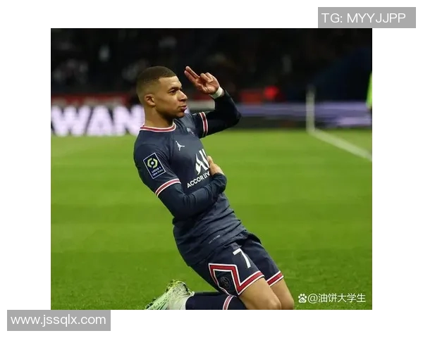 足球界第一球星是谁的全球排名与历史地位分析 足球界第一球星是谁的全球排名与历史地位分析