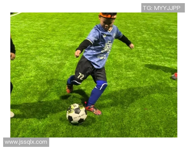 新晋足球超级新球星闪耀绿茵赛场引领未来巨星时代风潮